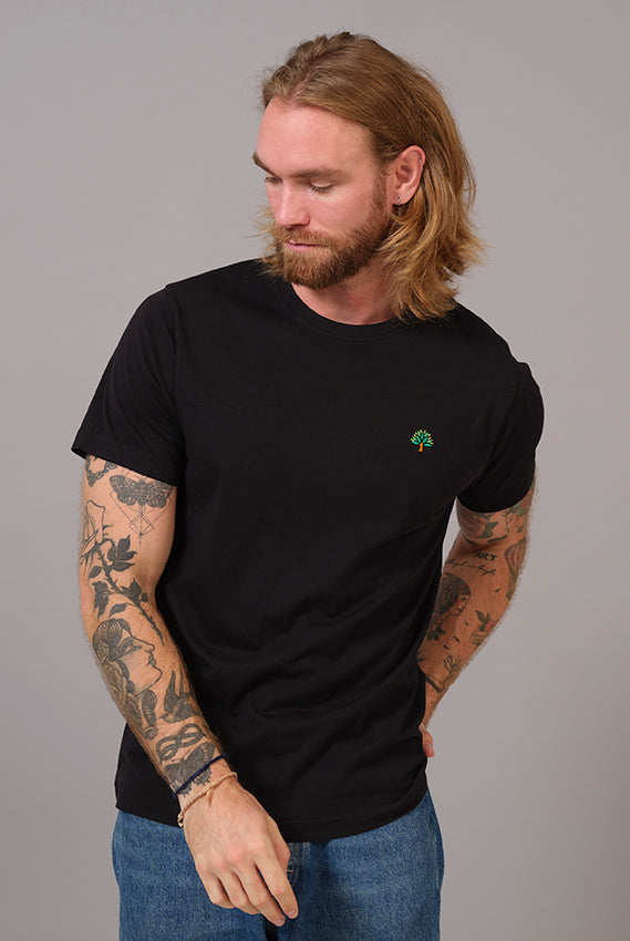 Camiseta Negra Hombre Árbol Básica
